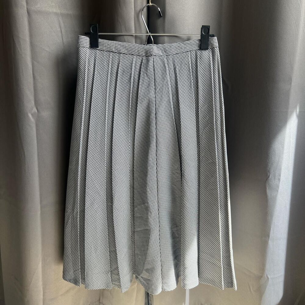 Women's White and Black Skirt